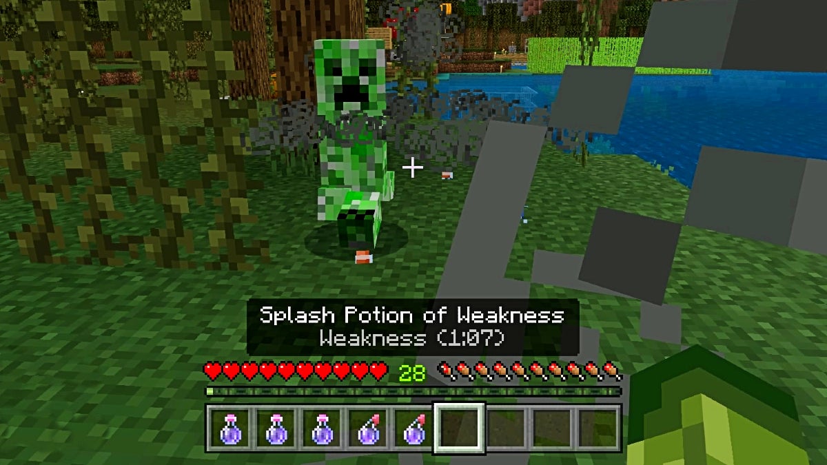 The player throwing a splash potion of weakness at a creeper.