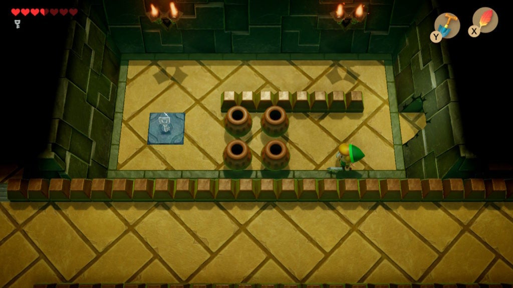 Link in a room with a small key and 4 pots.