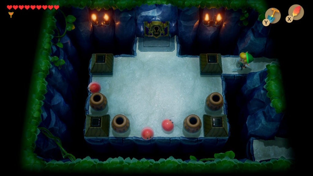 Link walking to the door that leads to the boss room. There are 3 Red Gels here.