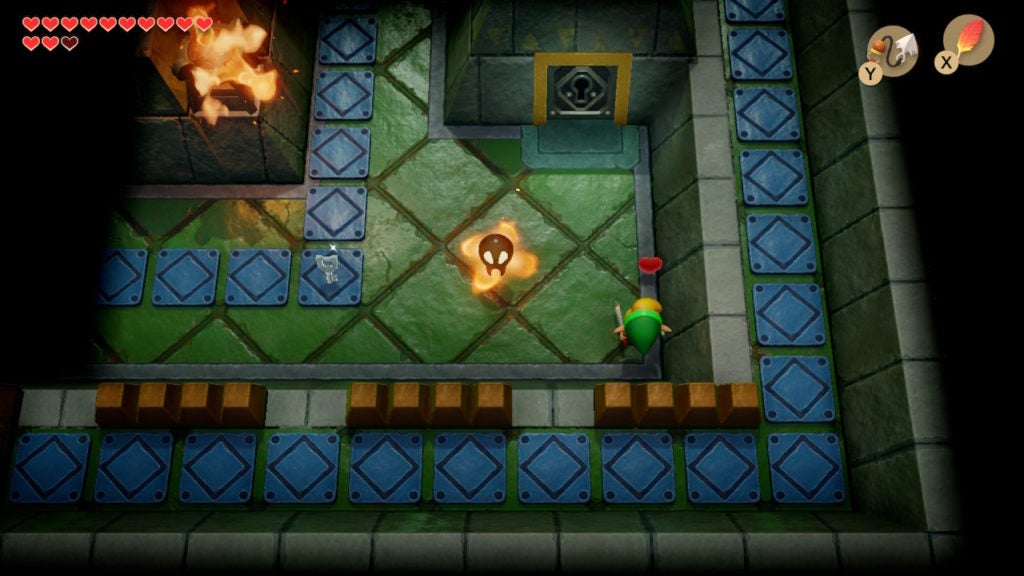 Link in a room with 1 Small Key on the floor and a Bubble nearby.