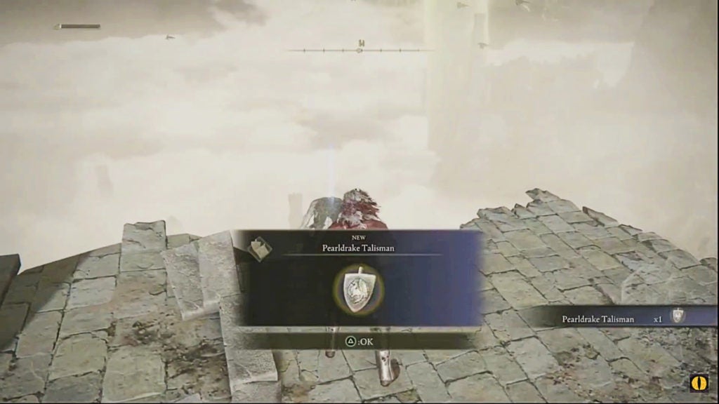 The player finding the Pearldrake Talisman on a dead body by a ledge.