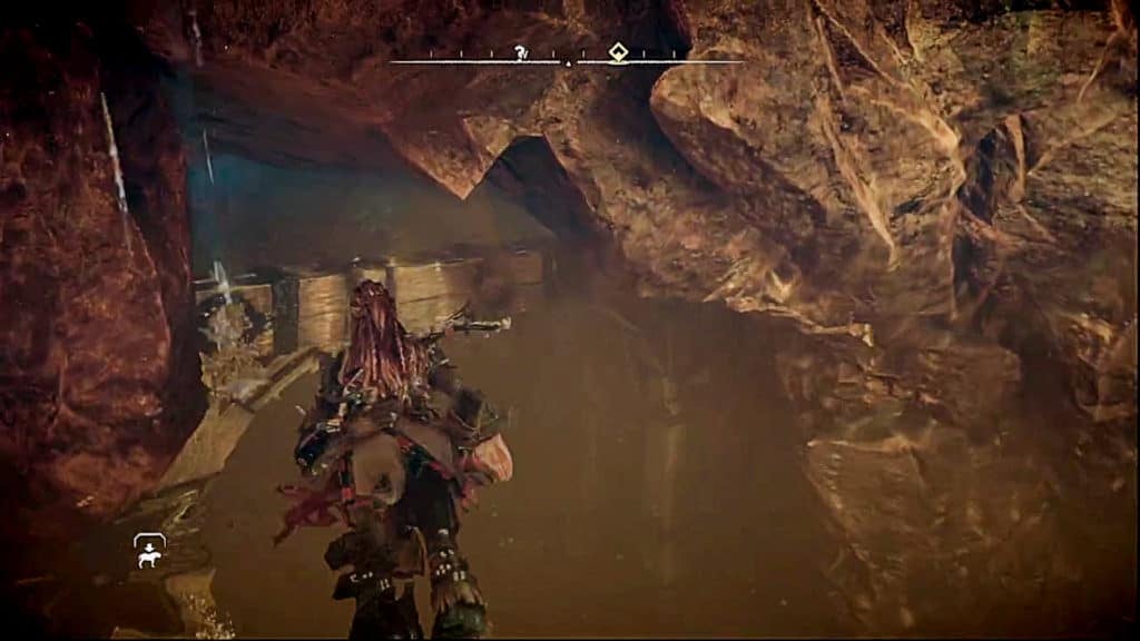 Aloy is treading water near a submerged wooden archway within a flooded cave.