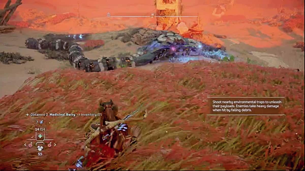Aloy looking at a passive Slitherfang from the cover of tall grass. The machine is slithering in front of her and is heading towards the right.