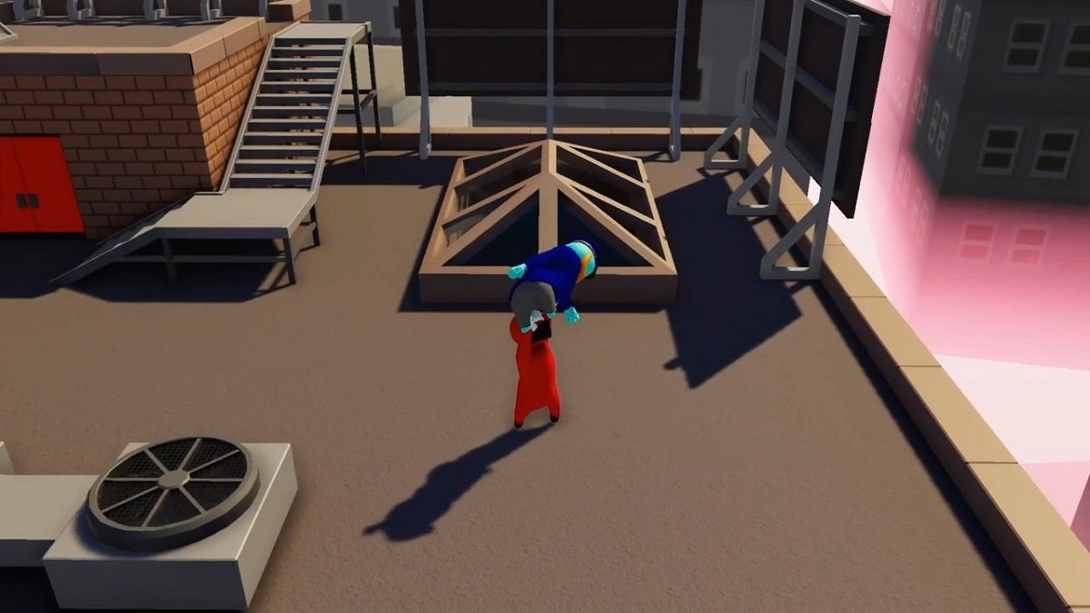 Lifting an enemy in Gang Beasts.