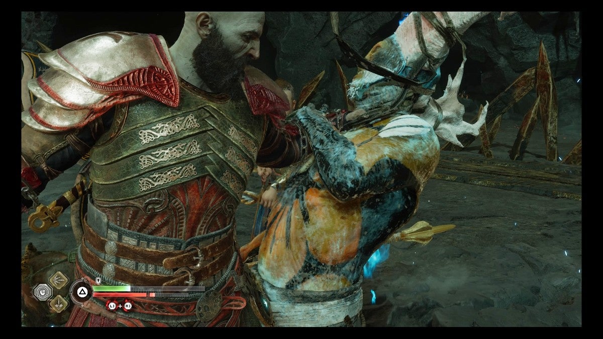 Kratos executing a Dark Elf Lord.