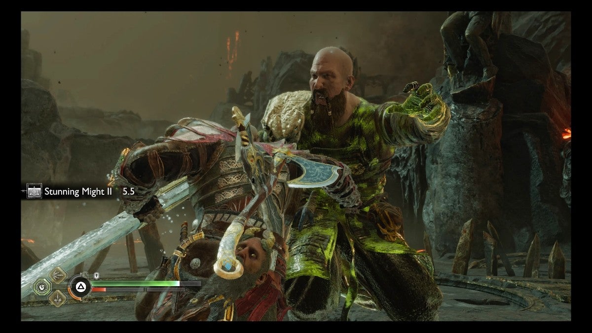 Kratos facing a Traveler.