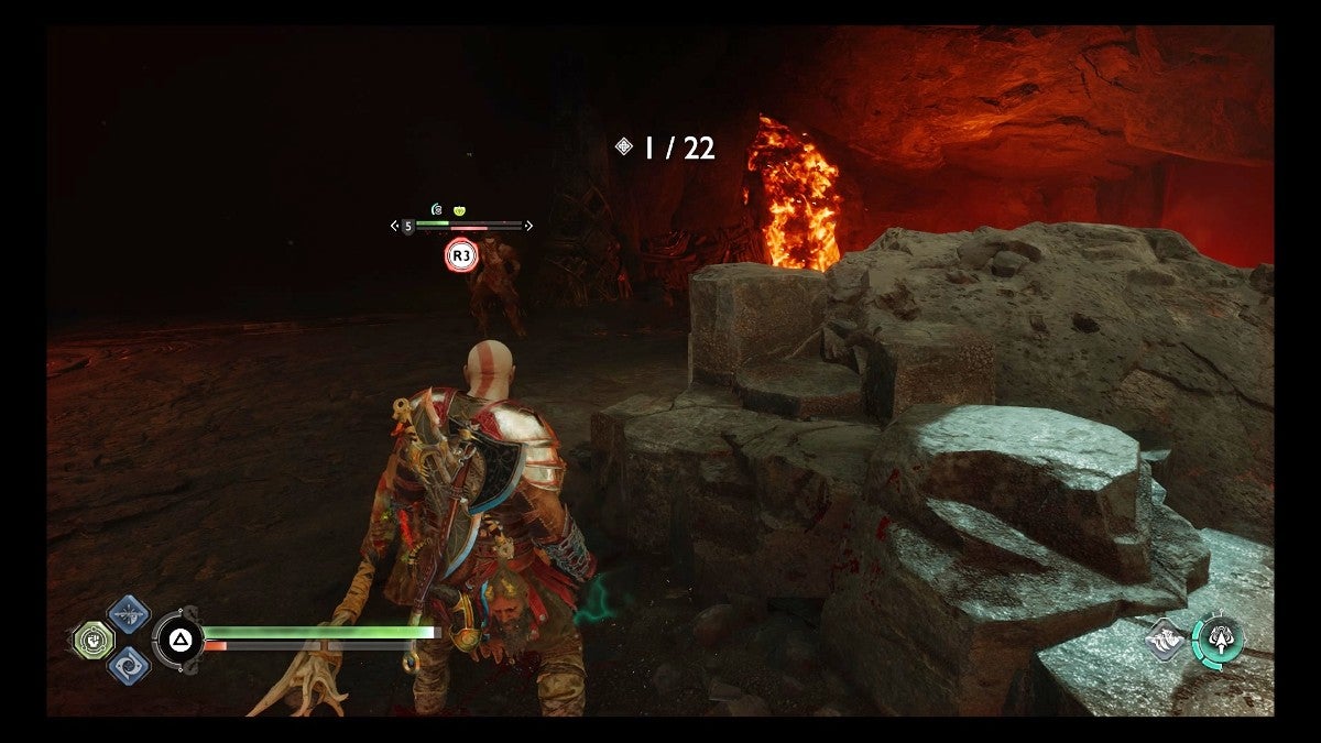 Kratos about to stun grab an enemy with an R3 prompt above them.