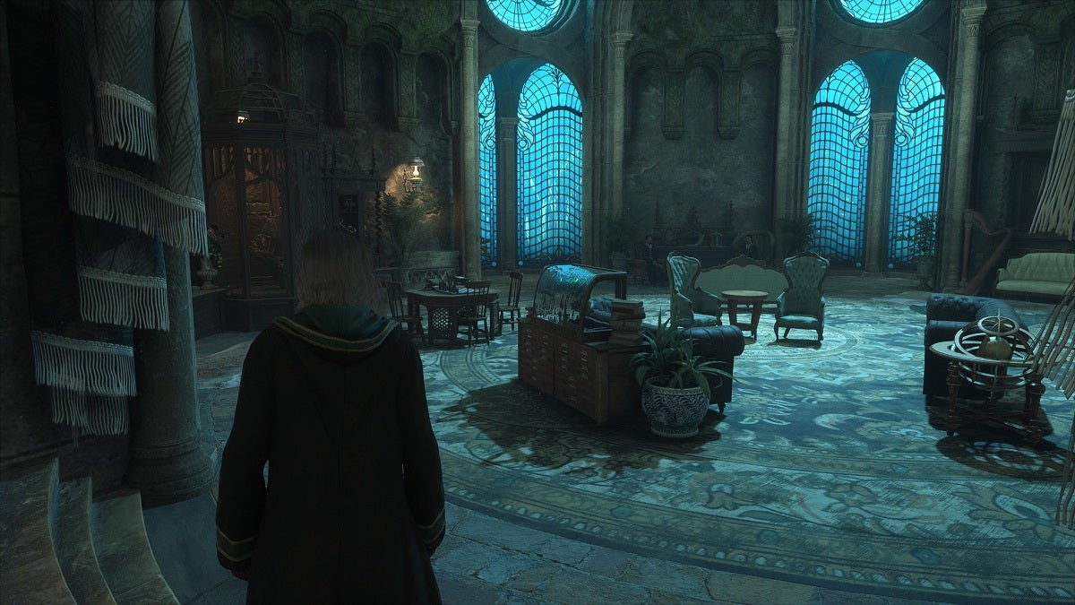 The Slytherin common room from Hogwarts Legacy.