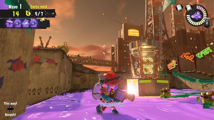A player standing near the egg basket which is filled with Golden Eggs in Splatoon 3's Salmon Run