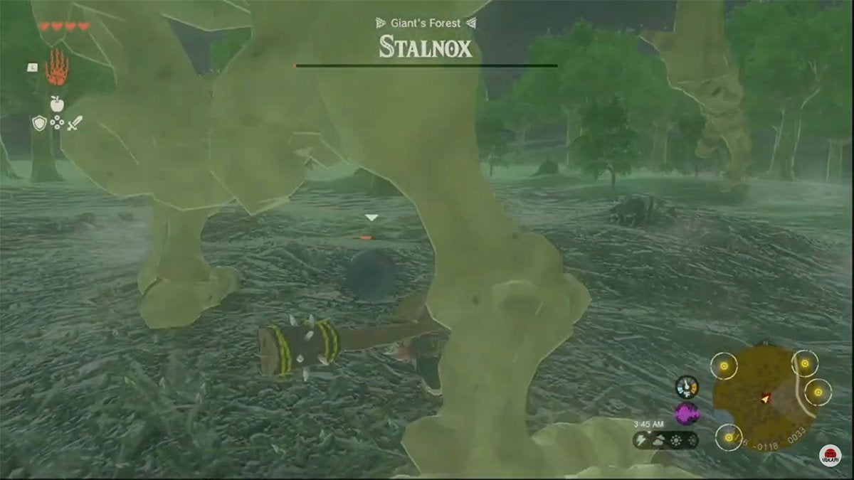 Link aiming at Stalnox's eye after knocking it out of his skull.