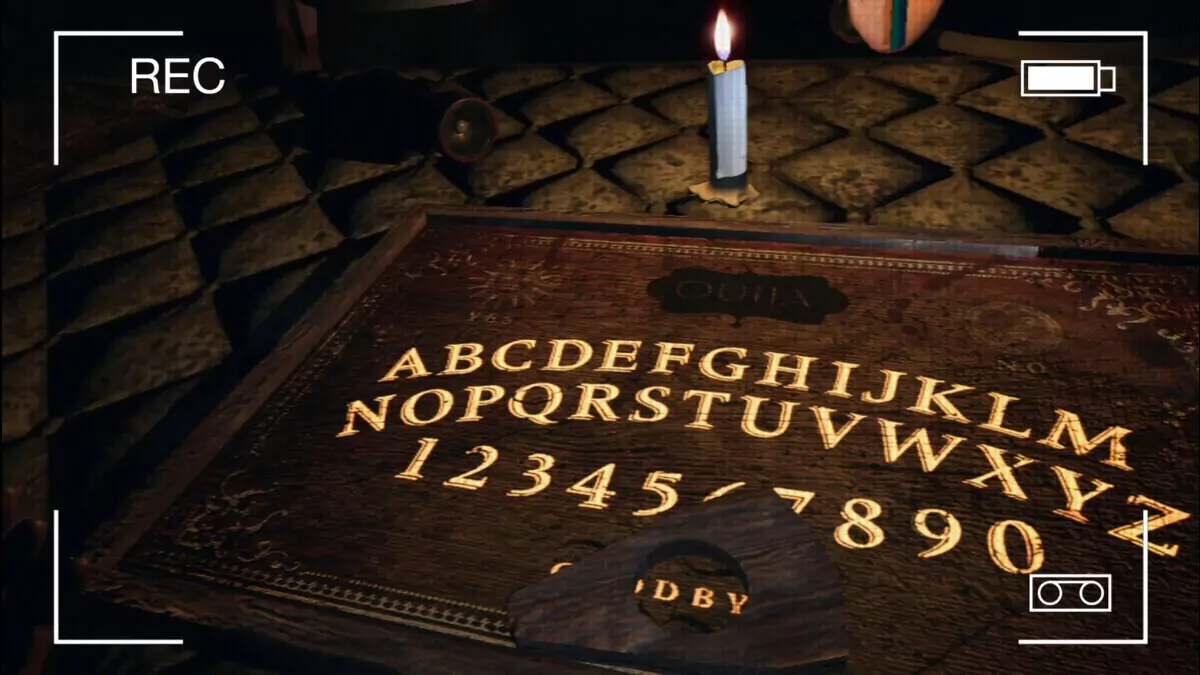 A Ouija Board on a table in the horror game Phasmophobia.
