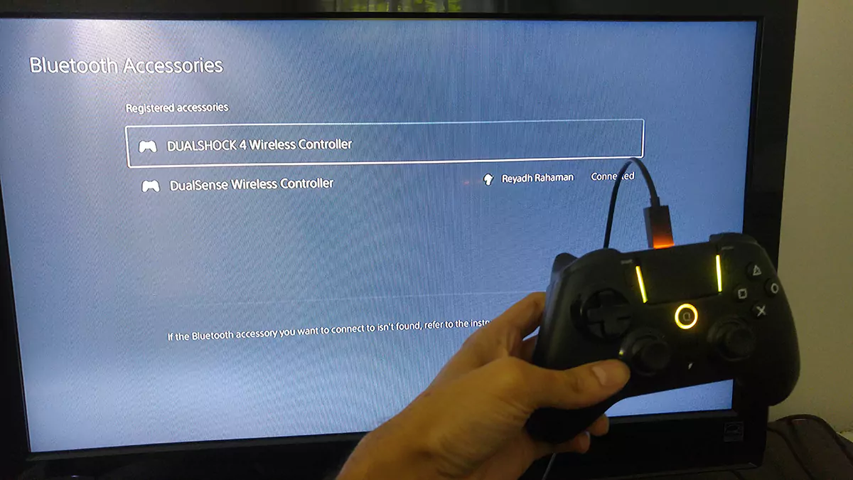 Someone connecting their Spark N5 controller to a PS5 and seeing that the console thinks the controller is a Dualshock 4.