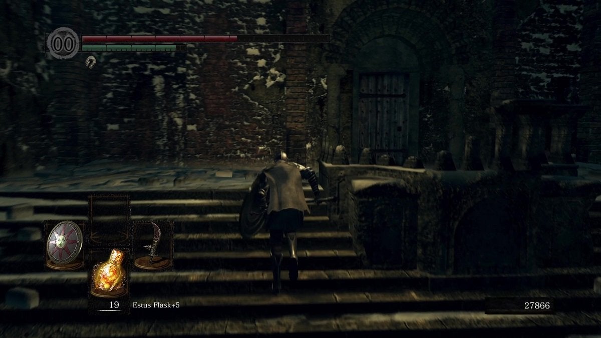 The Chosen Undead walking towards a door in the Painted World of Ariamis.