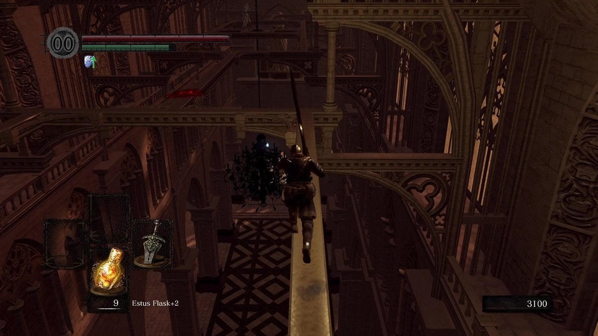 The Chosen Undead walking on a ceiling rafter in Anor Londo.