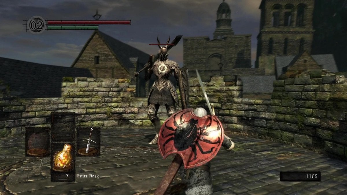 The Chosen Undead fighting a Black Knight in the Undead Parish.