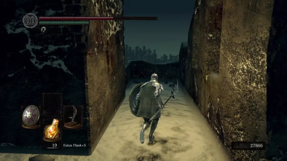 The Chosen Undead walking through a narrow corridor with snow on the ground in the Painted World of Ariamis.