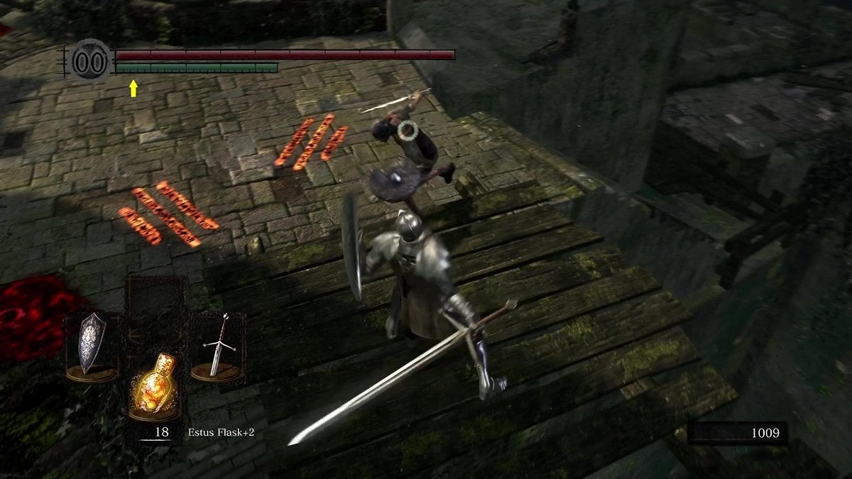 The Chosen Undead attacking an enemy with a Claymore.