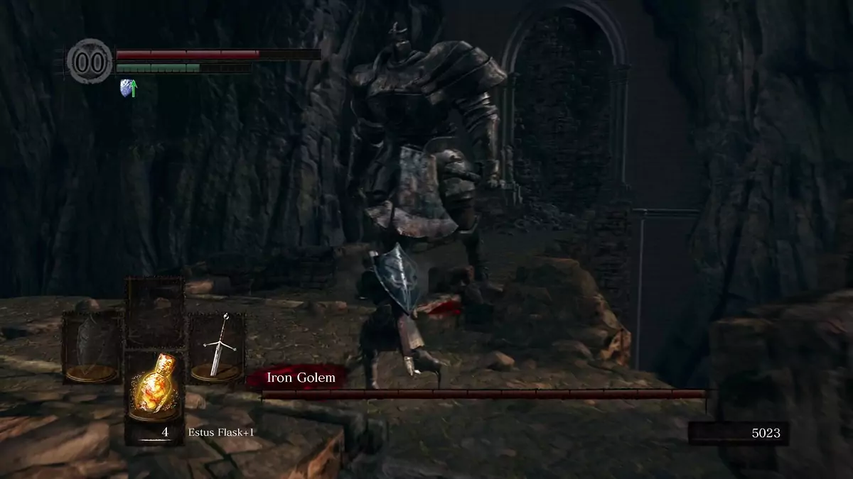 The Chosen Undead fighting the Iron Golem.