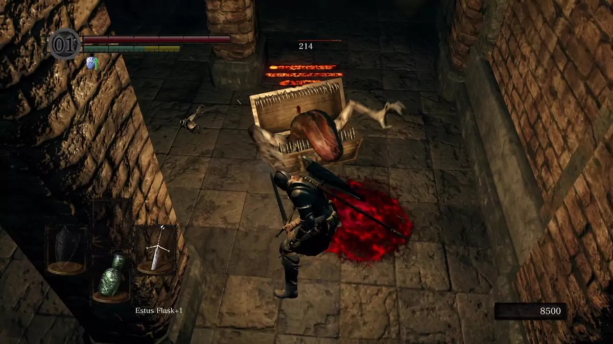 The Chosen Undead fighting a Mimic.