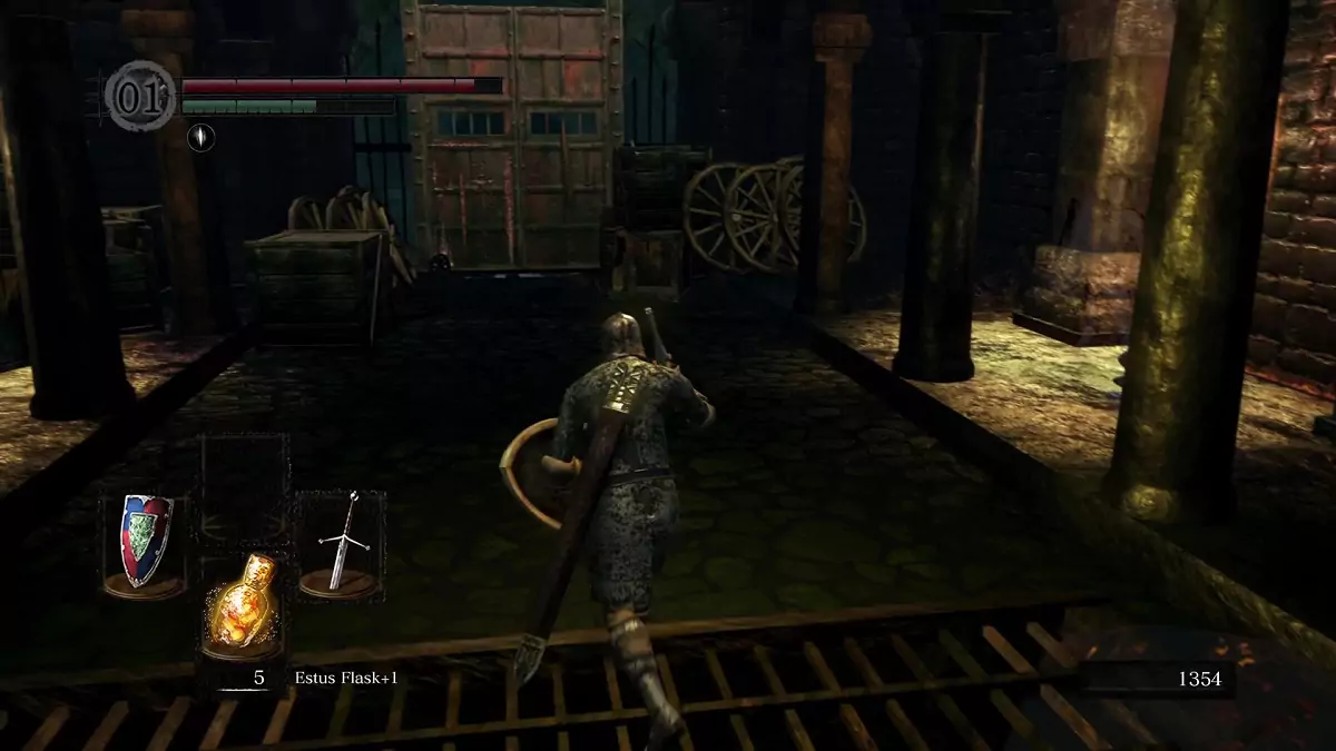 The Chosen Undead walking towards the gate that leads to Blighttown in the Depths.