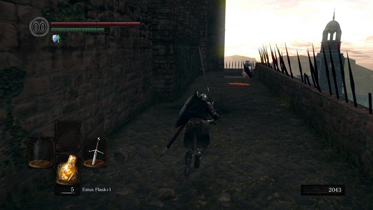 The Chosen Undead running towards a Berenike Knight in Sen's Fortress.