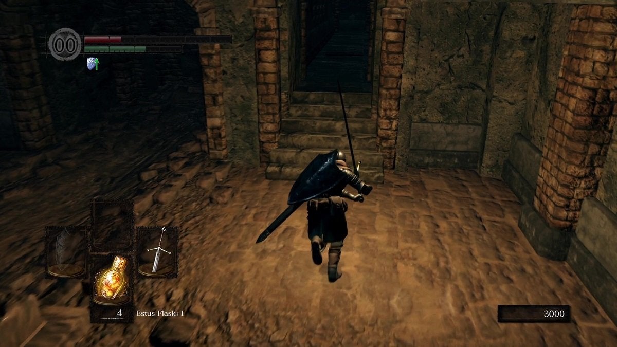 The Chosen Undead running towards a hallway in Sen's Fortress.