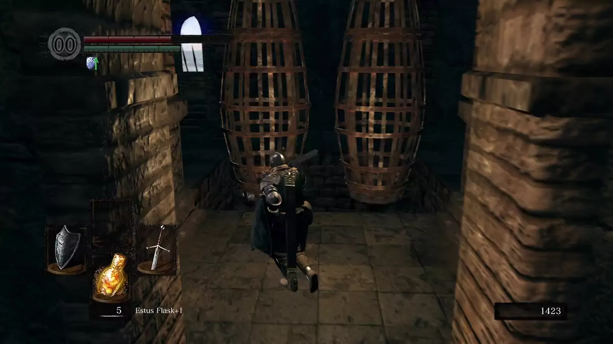 The Chosen Undead standing before two hanging cages in Sen's Fortress.