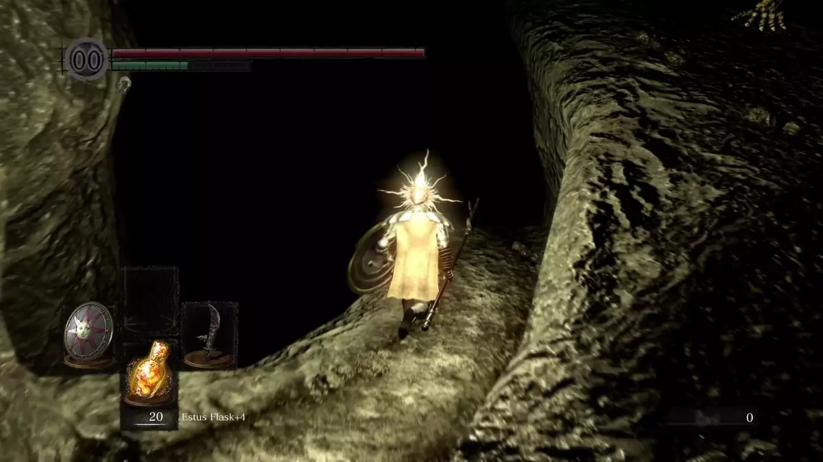 The Chosen Undead running towards a slope in the Tomb of Giants.