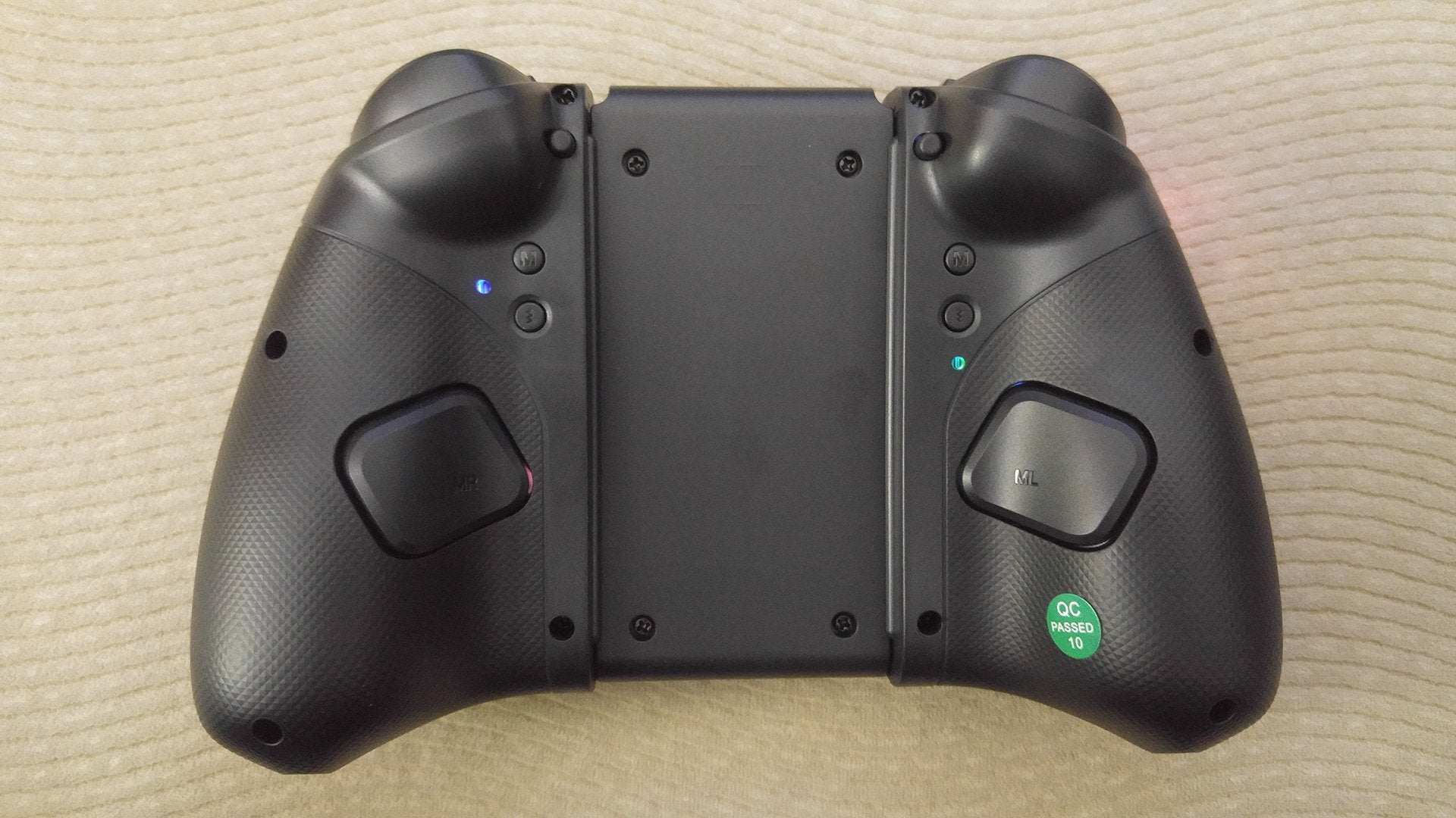 The back of the Stellar T5 controller showing he Macro buttons, Macro input buttons, and Vibration setting buttons.