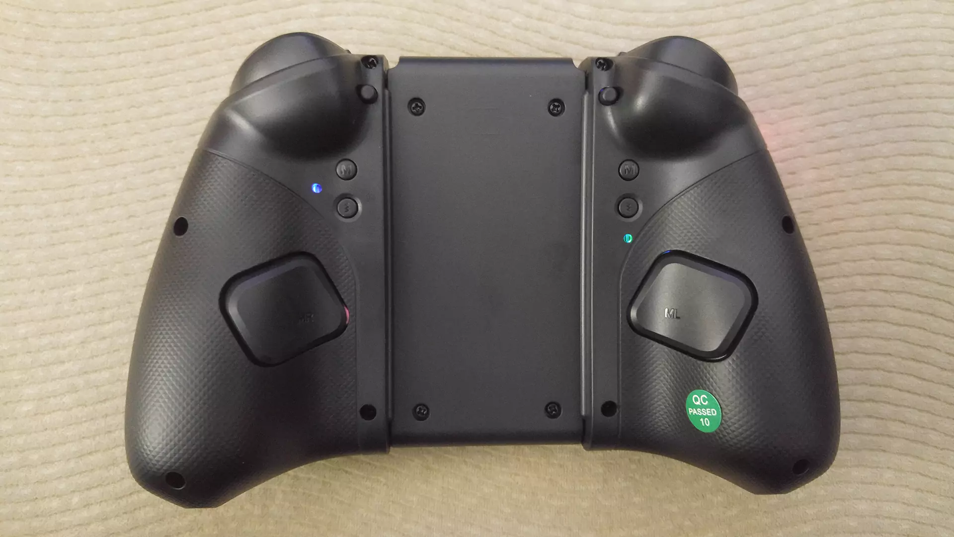 The back of the Stellar T5 controller showing he Macro buttons, Macro input buttons, and Vibration setting buttons.