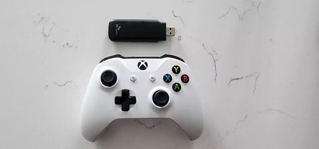 The SK Hynix Tube T31 Stick SSD next to a standard Xbox controller.